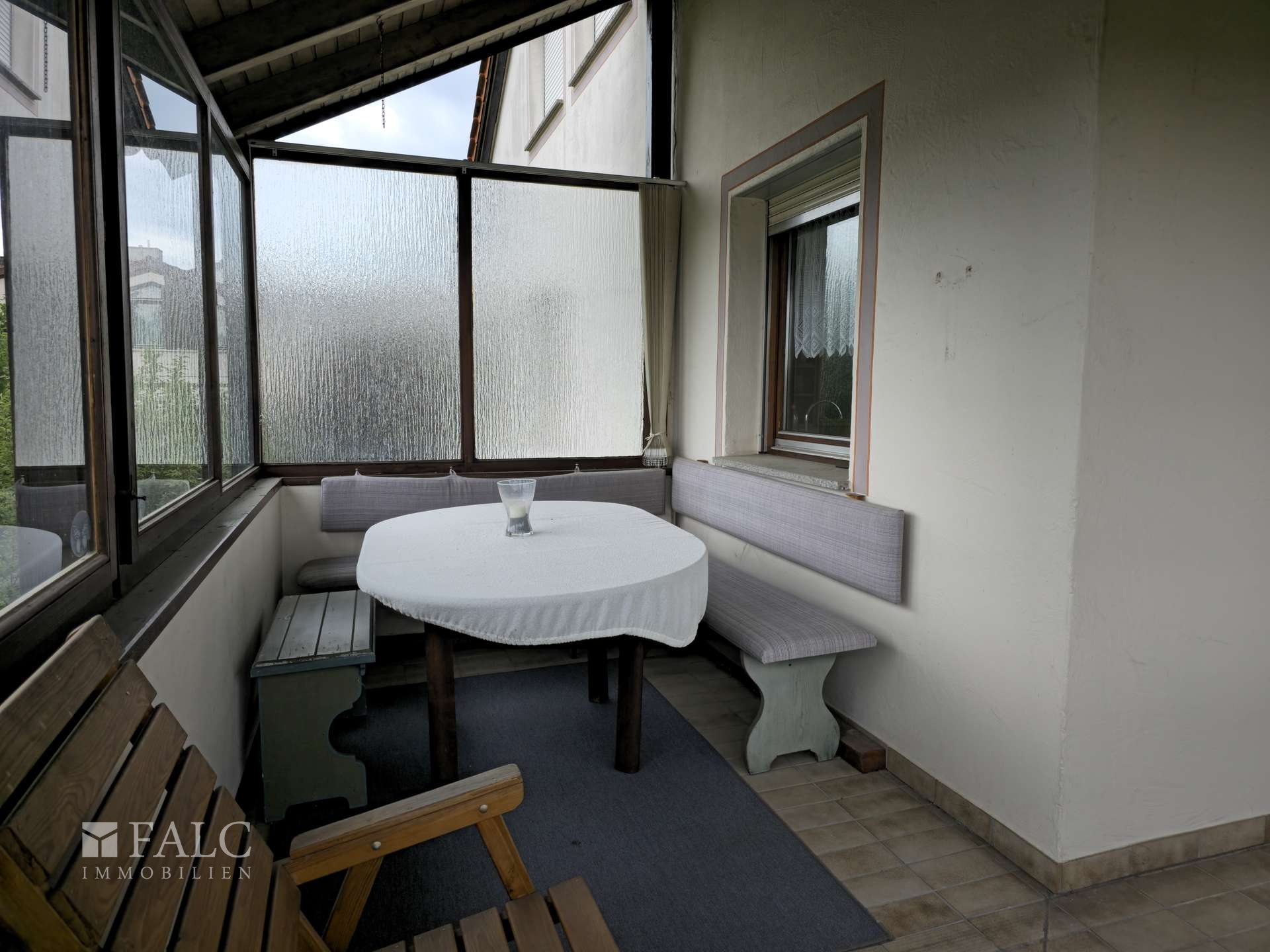 Geschützter Sitzplatz Balkon